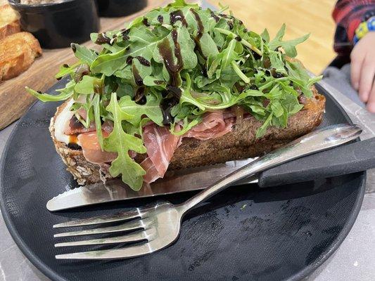 The goat cheese, fig and prosciutto toast