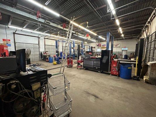 Very clean garage.