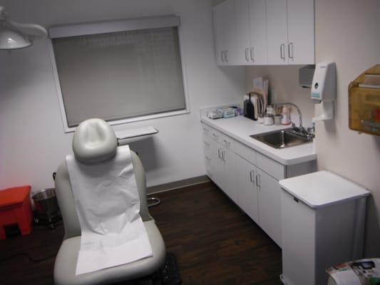 Typical treatment room, clean, efficient, orderly.