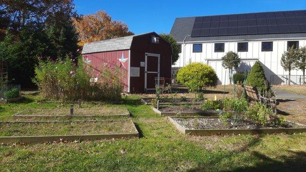 A garden, barn, and the Heritage Center. (10/26/2024)