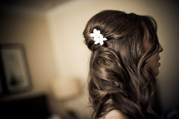 Hair flowers- stephanotis with small pearls in the center.