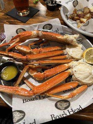 Snow crab legs, potatoes