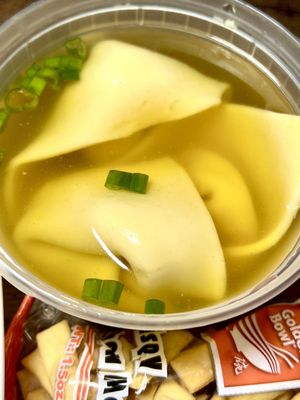 Small wonton soup - large wontons and good amount of roast pork chunks in there too