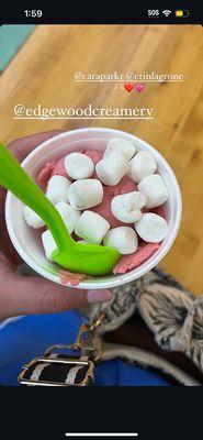 Raspberry sorbet with marshmallows