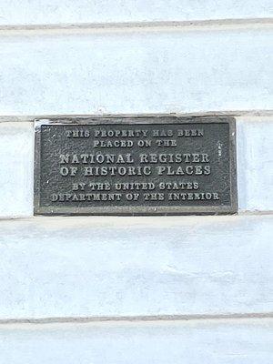 Plaque.