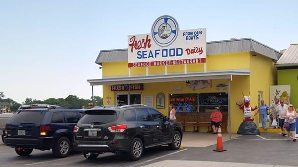 At the far western end of Dodecanese Blvd, and next to Rusty Bellies sits Pelican Point Seafood