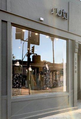 Exterior: Ruti Abbot Kinney - Venice, California