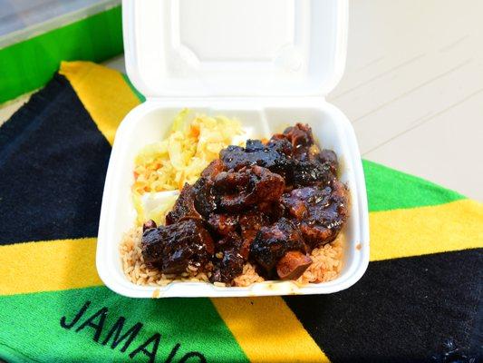 Oxtail with rice and peas