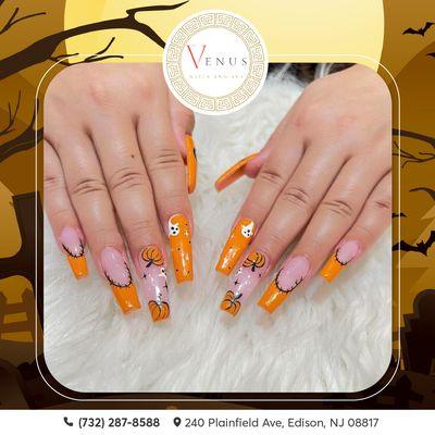 Get into the Halloween spirit with vibrant orange art nails--spooktacular and stylish!
ℬℴℴℴℴℯℴ