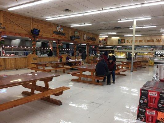 Eating area, plenty of seats