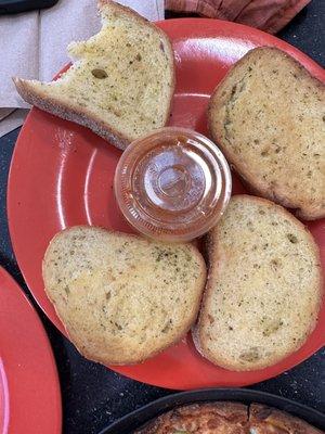 Garlic bread with marinara