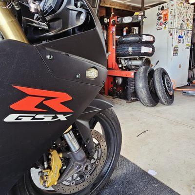 SPORT BIKE TIRE SERVICE MOUNT AND BALANCE