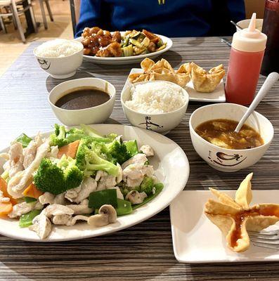 Steamed chicken with mixed veggies & Hot and Sour Soup