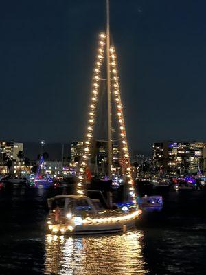 A FREE EVENT! A Fleet of Lighted Holiday Decorated Floating Vessels & Music  @ The Marina Del Rey Boat Parade Christmas 2021