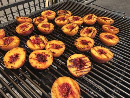 Seasonal grilled peaches with ricotta, honey and Almknds