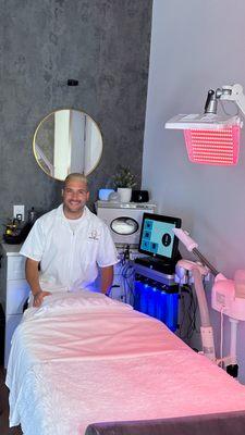 Idan is a licensed medical esthetician with over 10 years of experience. Idan Med Spa San Francisco