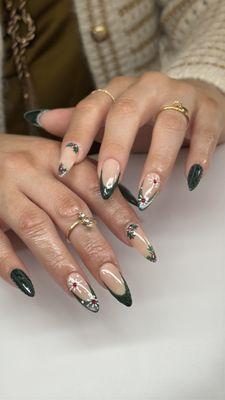 Queen's Nails