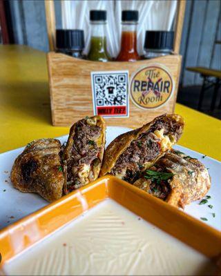 Brisket Mac and cheese egg rolls