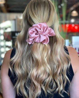 Gurnee Salon spa long blonde balayage