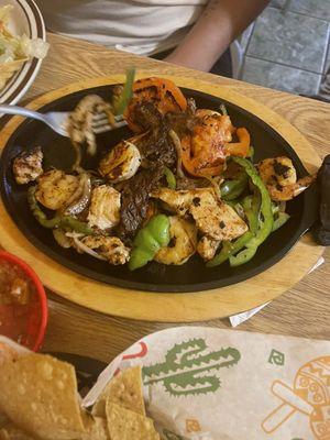 Fajita combo plate