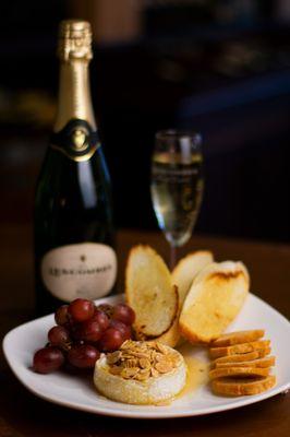 Baked Brie paired with our Heritage Brut