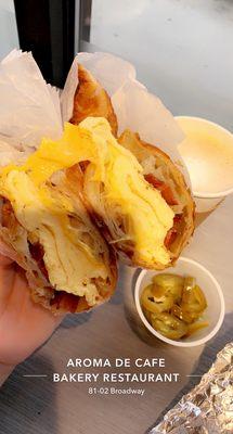 Egg, bacon and cheese croissant