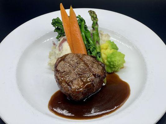 Come join us for a Lake side dinner! Fresh Harris Ranch 6oz Filet, with our house-made demi glaze, with seasonal veggies, & garlic mash.