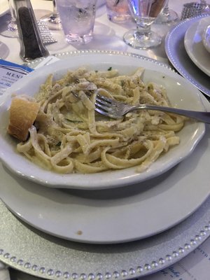 BLAND and COLD Alfredo. Salt and pepper couldn't help this. NUMEROUS full plates of this left on the tables.