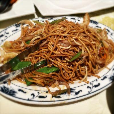 Vegetable lo mein