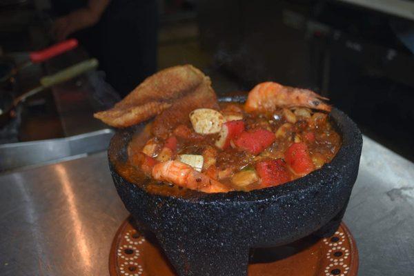 Molcajete caliente de Mariscos