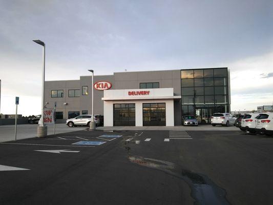 Front of the Arapahoe Kia Sales Lot