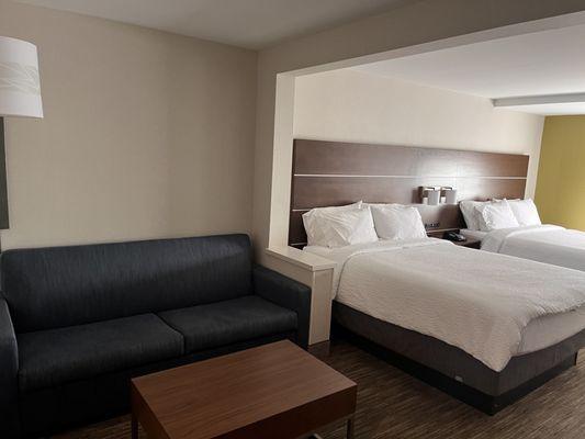 Holiday Inn Express & Suites Bradley Airport, an IHG Hotel