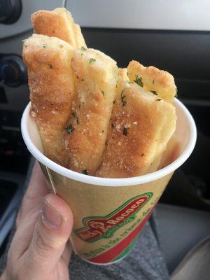 6 Breadsticks - kinda fake buttery tasting. Not bad, not great either