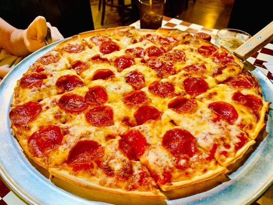 Large pepperoni pizza