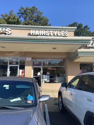 Back room at this Hairstyles store!!!