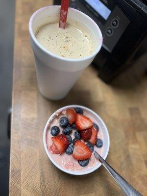 How about protein strawberry oatmeal and protein coffee for breakfast #healthyfastfood