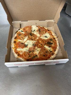 Small tomato pizza