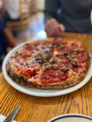 Crosscut Pizzeria and Taphouse