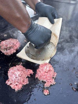 Chef Mike smashing them burgers  #ApolloBurgers