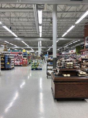 Hannaford Utica NY. Older store, fairly clean, not the best.