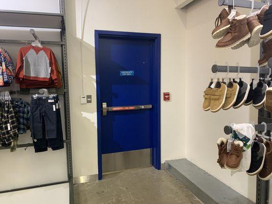 Old navy blue exit door orlando fl second floor 1:37 pm December 1 2023