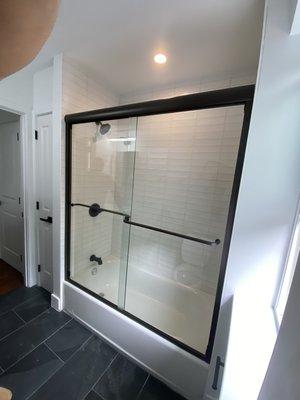 Tub slider shower door