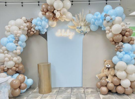 Backdrop with teddy bears. Oh baby LED sign.