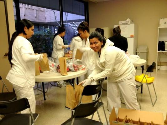 VN students volunteer at an event on campus.