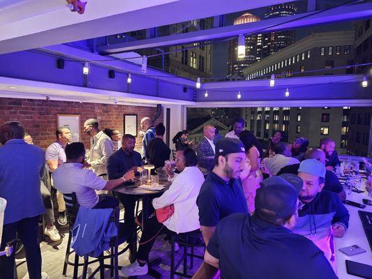 Such a dope vibe on the roofdeck with this glass retractable roof.