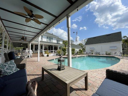 Outdoor sitting area