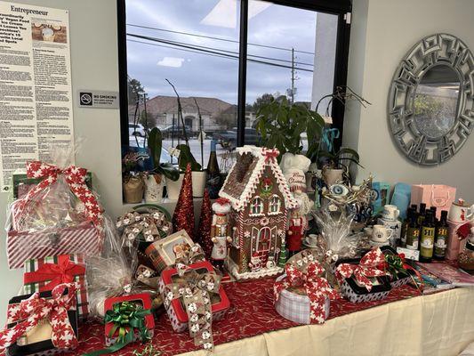 Gingerbread treats are amazing!! Love the Christmas decore. Very warm and inviting!