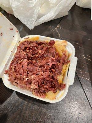 Burnt pastrami fries