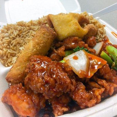 General Chicken Lunch with Crab Rangoon and Egg Roll