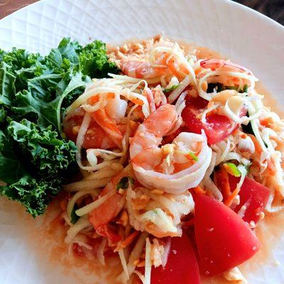 Papaya salad with shrimp